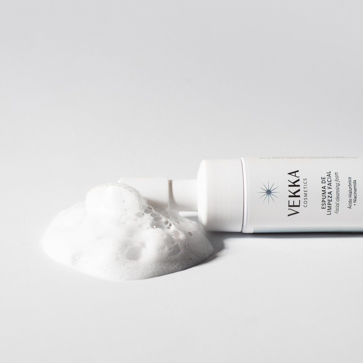 TRIO ESSENCIAL VEKKA — ESPUMA + NIACINAMIDA + UP BROW